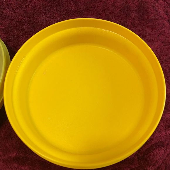 Two vintage Tupperware seal bowls
Yellow and Green - Picture 5 of 9